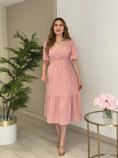 Omuzları Güpürlü Göğsü Çapraz Bağlamalı Elbise Pembe