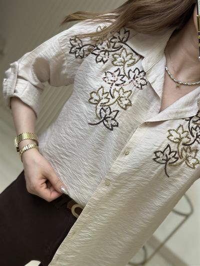 Omuzları Yaprak İşlemeli Ayrobin Gömlek Bej