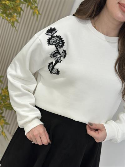Omzu Boncuk Nakışlı Sweatshirt Beyaz