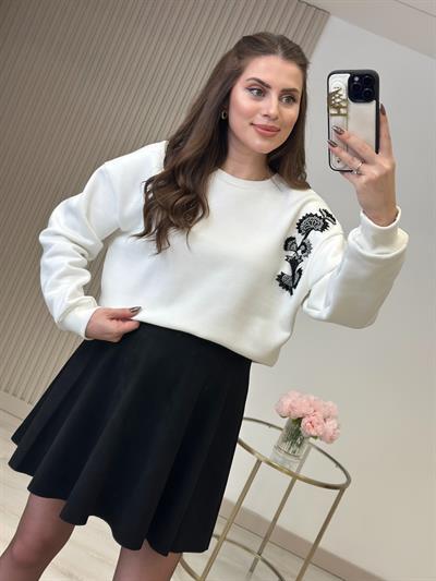 Omzu Boncuk Nakışlı Sweatshirt Beyaz