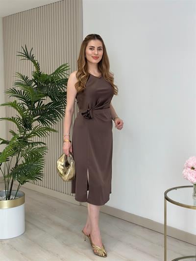 Pamuk Saten Beli Drapeli Broşlu Elbise Kahve