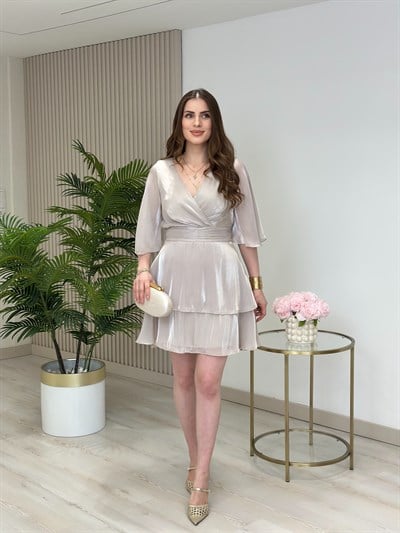 Parlak Şifon Kumaş Beli Drapeli Kat Kat Elbise Gümüş