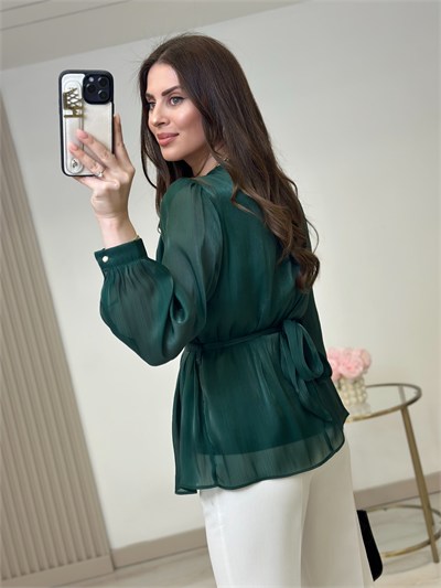 Parlak Şifon Kumaş Beli Gold Toka Detaylı Kuşaklı Bluz Zümrüt Yeşil