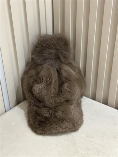 Ponponlu Kürklü Kep Kahve