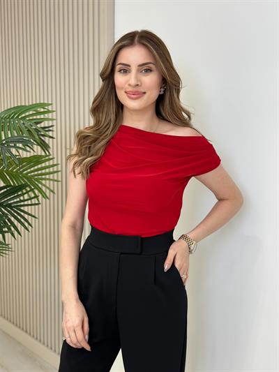 Sandy Kumaş Tek Omzu Dekolteli Bluz Kırmızı