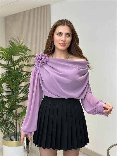 Şifon Kumaş Gül Broşlu Kayık Yaka Bluz Lila