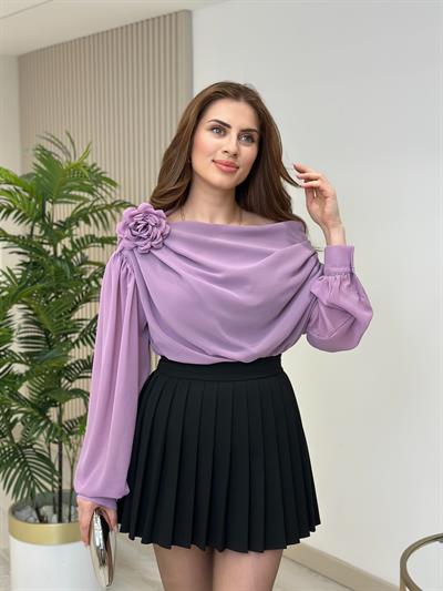 Şifon Kumaş Gül Broşlu Kayık Yaka Bluz Lila