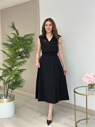 Siyah Puantiyeli Omuzları Fırfırlı Sıfır Kol Gömlek