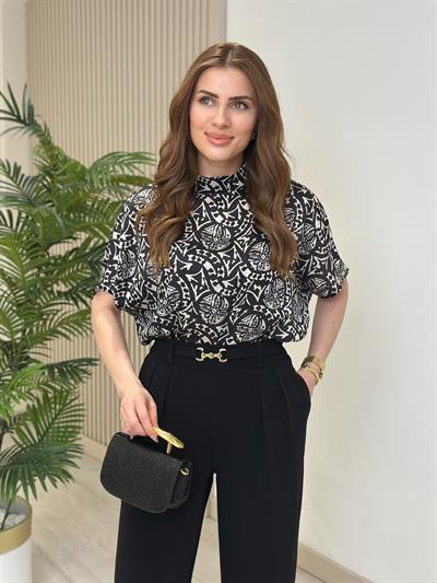 Siyah Üzeri Beyaz Desenli İpek Krep Dik Yaka Bluz 