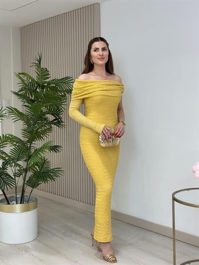 Tek Kollu Gofre Kumaş Yırtmaçlı Elbise Sarı