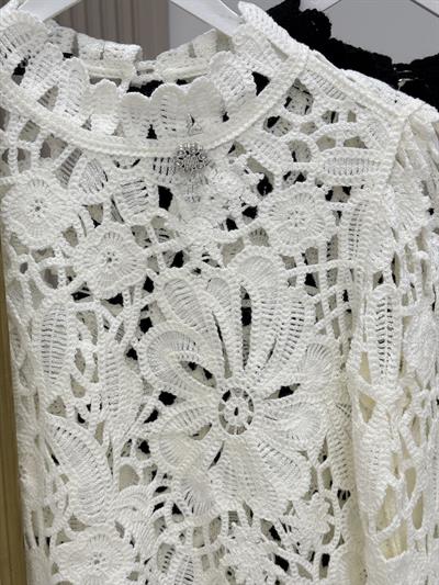 Tığ İşi Taşlı Broşlu Bluz Beyaz