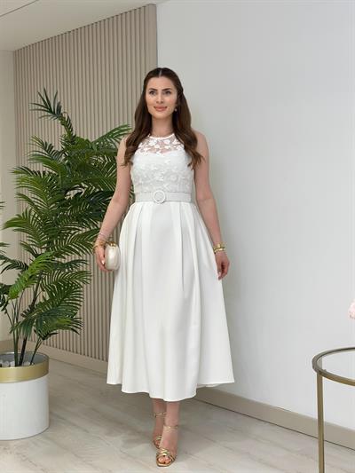 Üzeri Güpürlü Kemerli Tasarım Elbise Beyaz