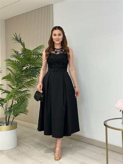 Üzeri Güpürlü Kemerli Tasarım Elbise Siyah