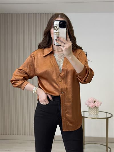 Yakası Boncuk Detaylı Saten Gömlek Tarçın