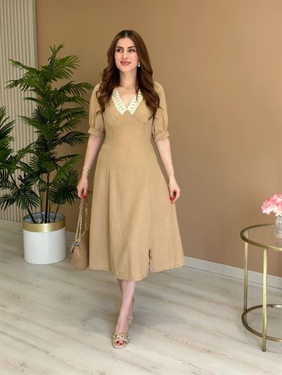 Yakası Güpür Detaylı Keten Elbise Camel