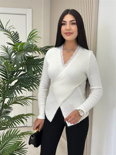Yakası Güpürlü Yumoş Çapraz Kazak Beyaz