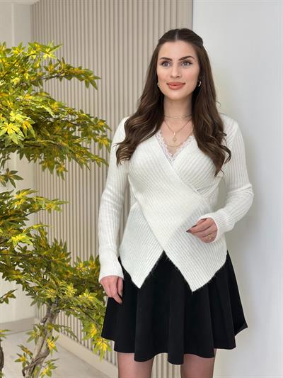 Yakası Güpürlü Yumoş Kazak Beyaz