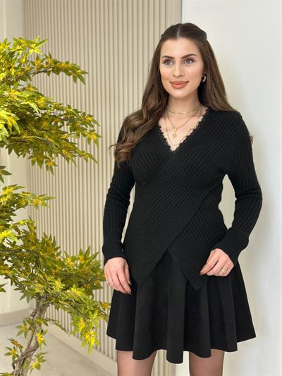 Yakası Güpürlü Yumoş Kazak Siyah