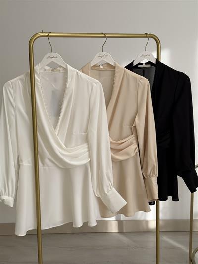 Yakası Kristal Boncuk İşlemeli Eteği Volanlı Bluz Siyah