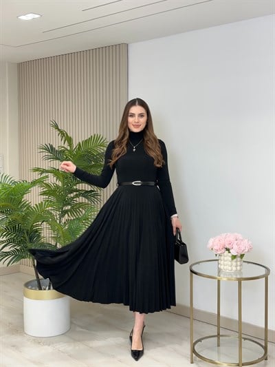 Yarım Balıkçı Yaka Likralı Eteği Pileli Kemerli Elbise Siyah