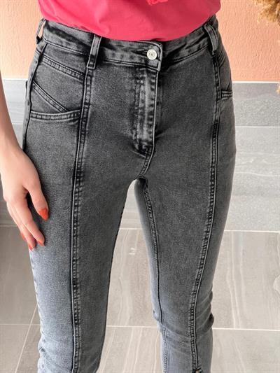 Yüksek Bel Şekillendirici Paçası Yırtmaç Detaylı Jean Taşlanmış Füme