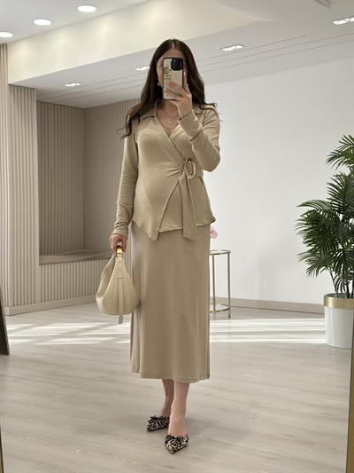 Yumoş Kumaş Gold Tokalı Etekli Takım Bej