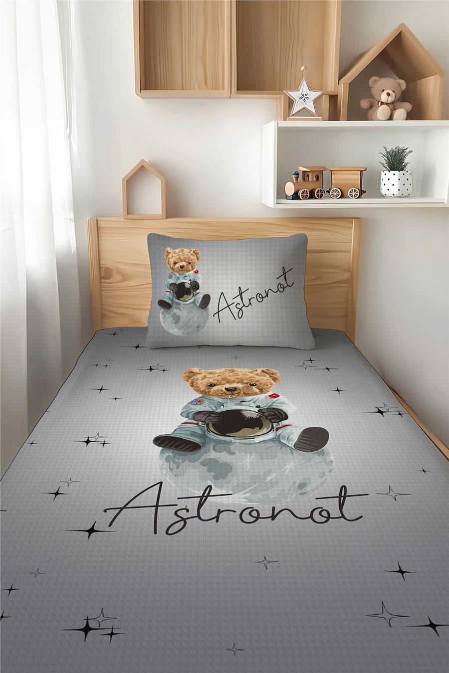 Sevimli Ayı Astronot Desenli Tek Kişilik Çocuk Pike Takımı Tlap-316