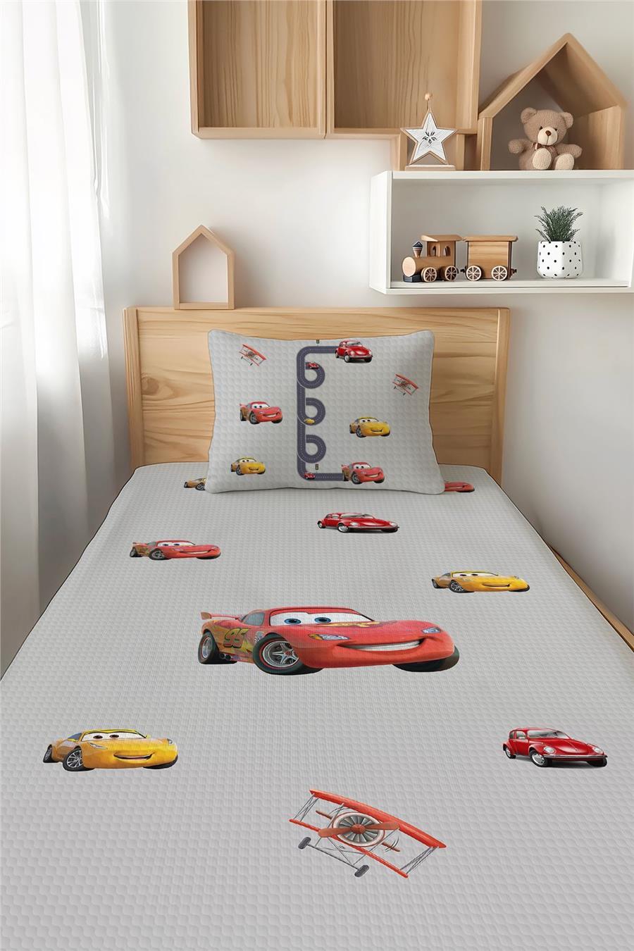 Şimşek Mcqueen Arabalar Desenli Tek Kişilik Çocuk Pike Takımı