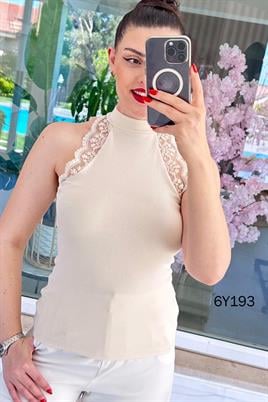 Dik Yaka Dantel Detay Bluz