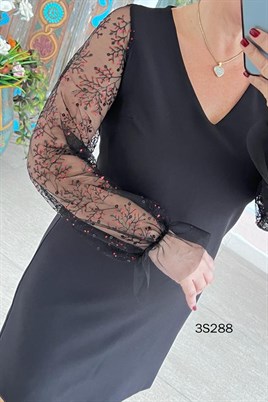 Kolları Tül Detay V Yaka Elbise
