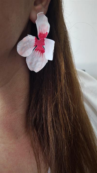  Beyazlı Pembeli Mineli detay Yarım Çiçek Model Küpe