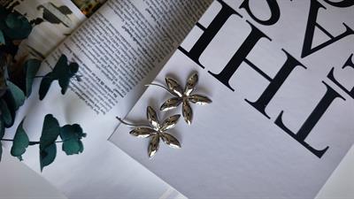 Altın Kaplama Plaka Çiçek Küpe 