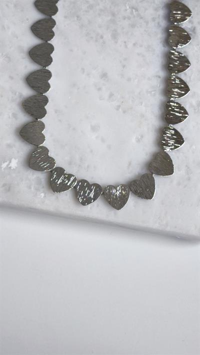 Özel Seri Tırtık Desenli Kalp Plaka Sıralı Kolye (43 Cm) 