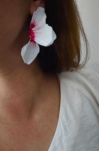 Beyaz Pembe Mineli detay Yarım Çiçek Model Küpe 