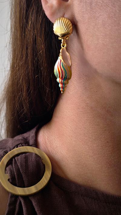 Gold Plakalı Midye Renkli Deniz Kabuğu Sallantılı Küpe