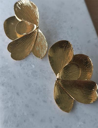 Gold Tırtıklı Plaka Yarım Çiçek Figür Küpe