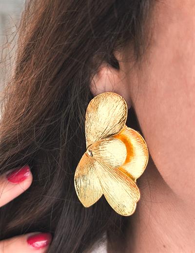 Gold Tırtıklı Plaka Yarım Çiçek Figür Küpe