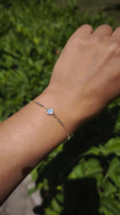 Gold Topçuk Boncuklu Zincirli Kalp Nazar Boncuk Bileklik