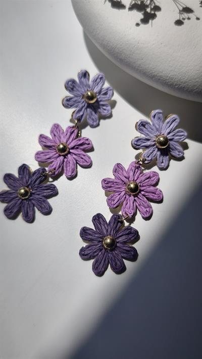 Gold Topçuk Detay Hasır Çiçek Figür Küpe