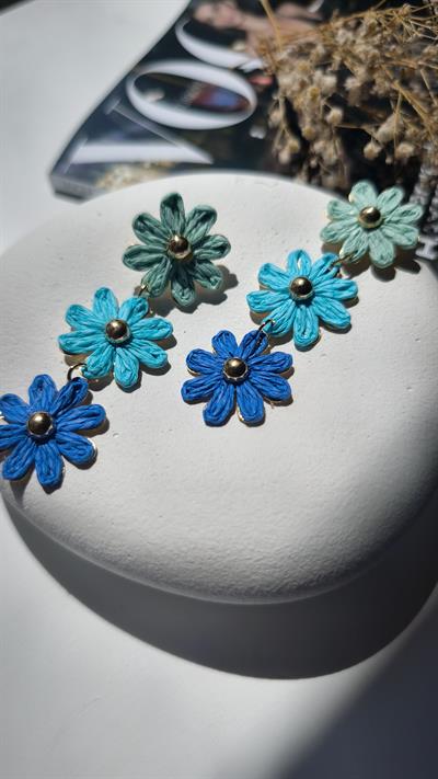 Gold Topçuk Detay Hasır Çiçek Figür Küpe 