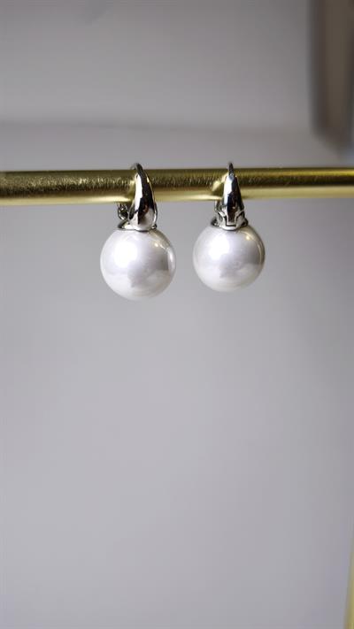 İri Top Sallantılı İnci Küpe