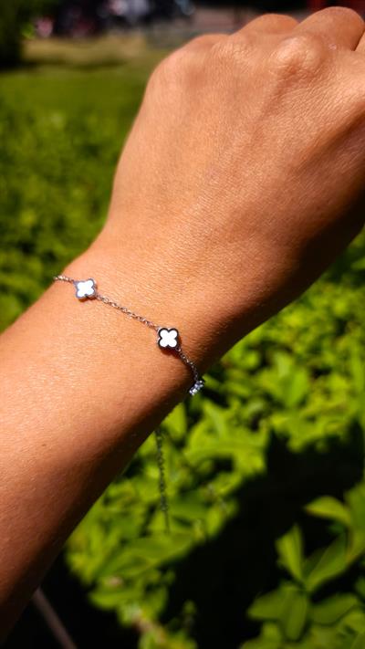 Marka Model Minimal Yonca Beyaz Sedef Bileklik