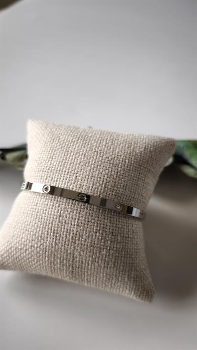 Marka Model Taş Detaylı İnce Kelepçe Bileklik