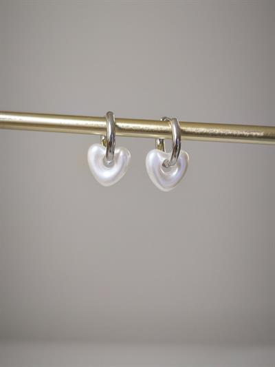 Minik Halkaya Geçmeli Kalp Küpe