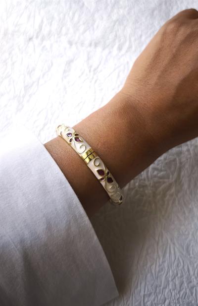 Özel Seri Mine Üzeri Çiçek Figür Kelepçe Bileklik ( İç Çap: 6 Cm ) 