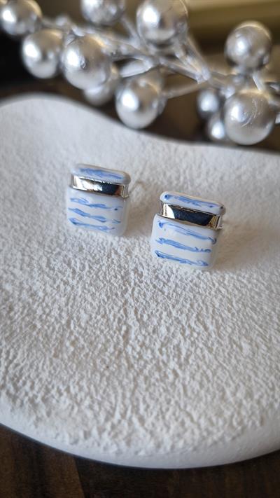 Özel Seri Beyaz Mineli Mavi Hareli Kare Küpe