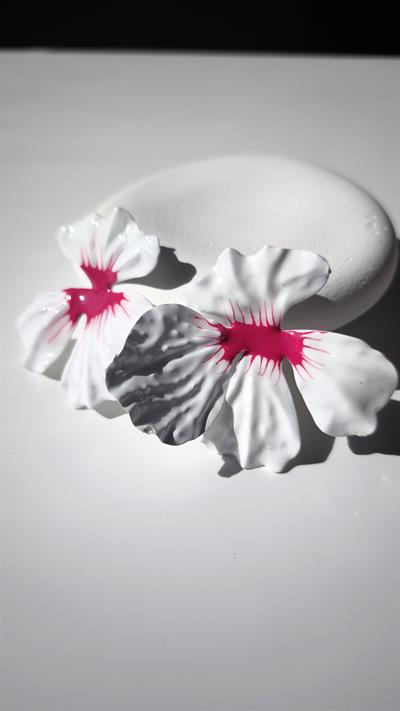 Pembe Beyaz Renkli Marka Model Çiçek Küpe