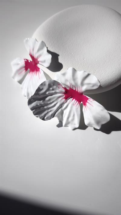 Pembe Beyaz Renkli Marka Model Çiçek Küpe