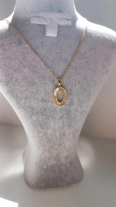 Taş Detaylı Hareli Oval Şekil Gold Kolye