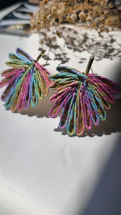 Yaldızlı Renkli Hasır Yaprak Model Küpe 